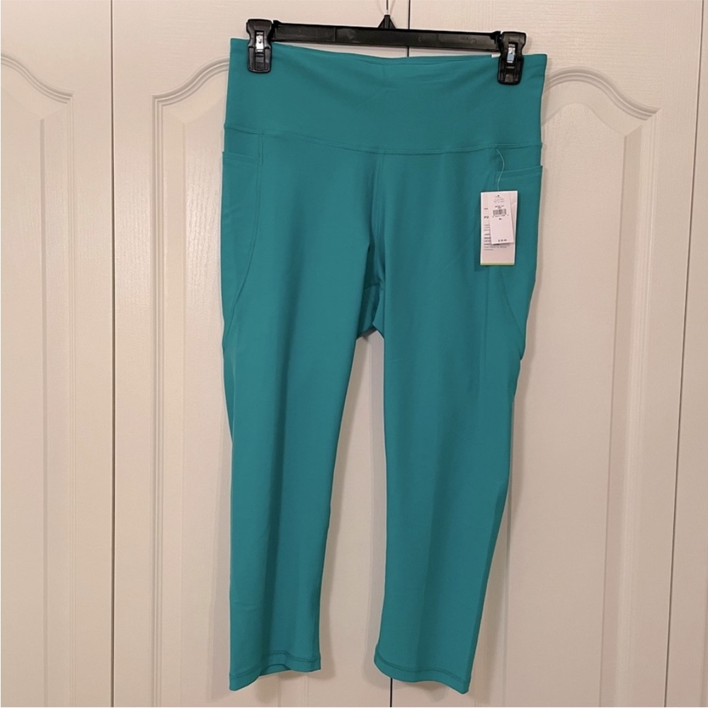 Old Navy “Elevate” high waist cropped leggings